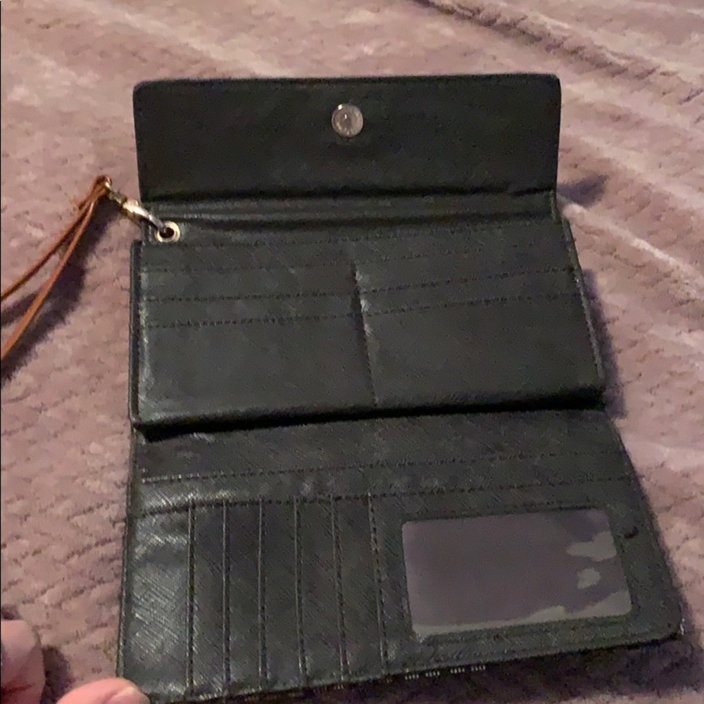 Clutch - Picture 2 of 5
